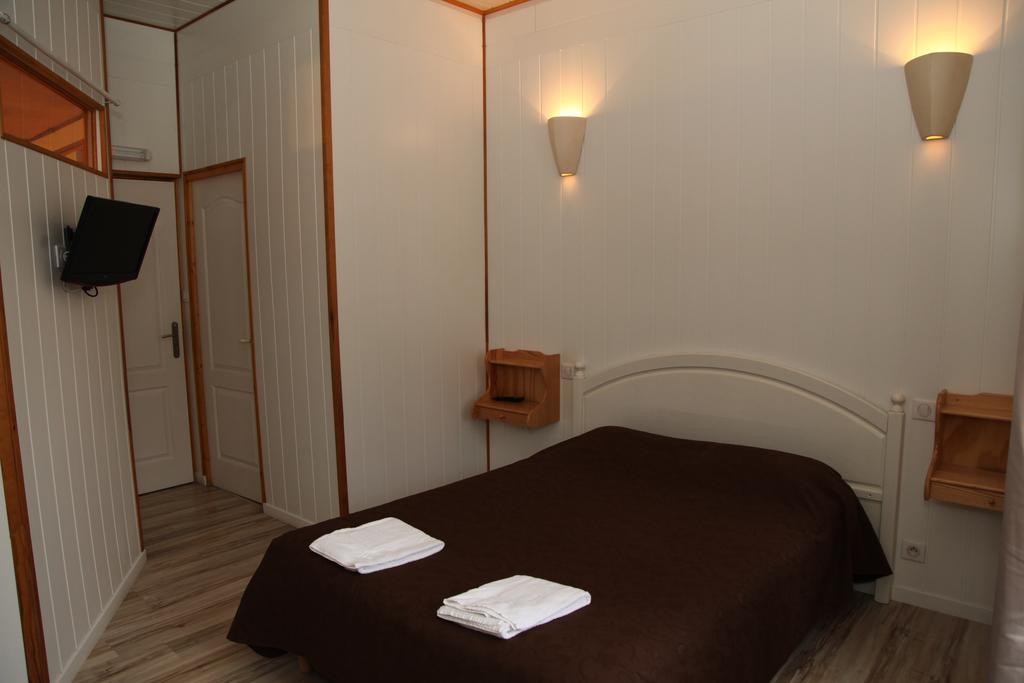 Eauze Cafe De France Bed & Breakfast 部屋 写真